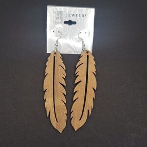 𝅺long boho wood carved feather shape earrings brown feathers